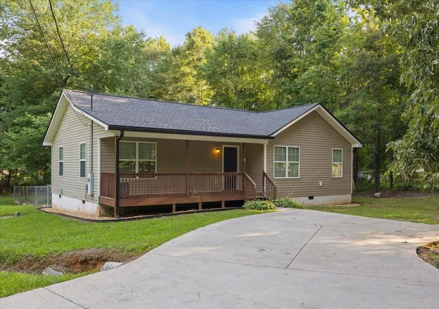Homes for sale in Tunnel Hill, GA | 975 Sagamore Dr, Tunnel Hill, GA 30755 | MLS# 1537672