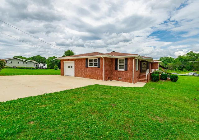 Homes for sale in Chickamauga, GA | 205 Five Points Rd, Chickamauga, GA 30707 | MLS# 1537415