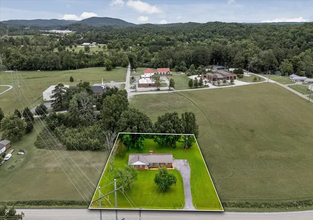 Homes for sale in Apison, TN | 11127 E Brainerd Rd, Apison, TN 37302 | MLS# 1537465