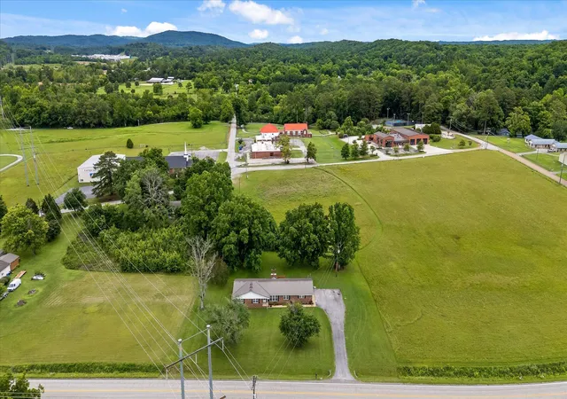 Homes for sale in Apison, TN | 11127 E Brainerd Rd, Apison, TN 37302 | MLS# 1537465