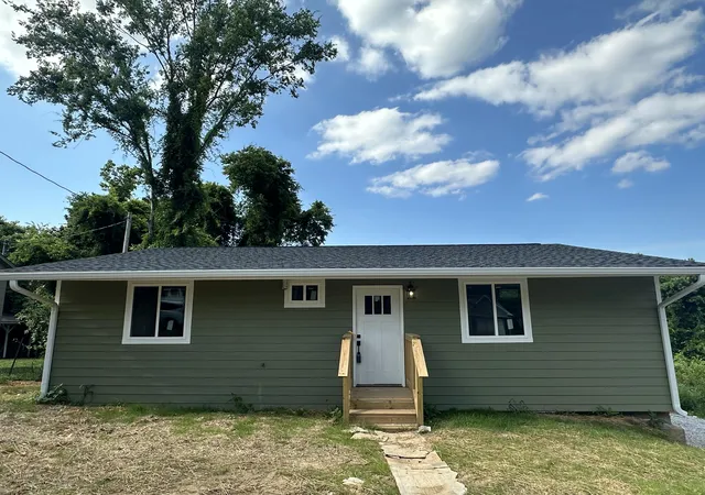 1st image of 7 Catherine St, Rossville, GA 30741 | MLS# 1537599