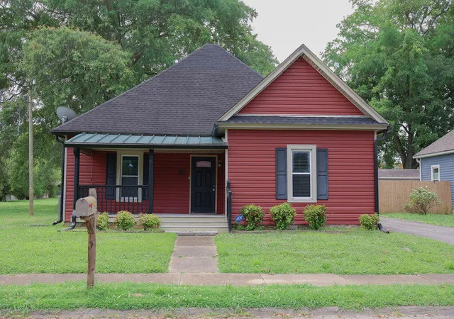 Homes for sale in Chickamauga, GA | 108 W 10th St, Chickamauga, GA 30707 | MLS# 1537527