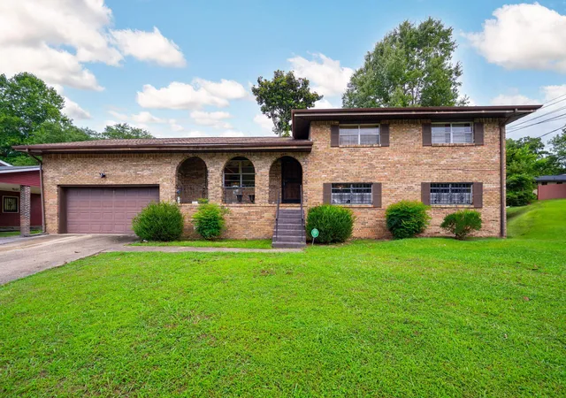 Photo 1 of Sale Pending at 4709 Enterprise Ln, Chattanooga, TN 37416 | MLS# 1537528 | Listing updated on 2026-09-04