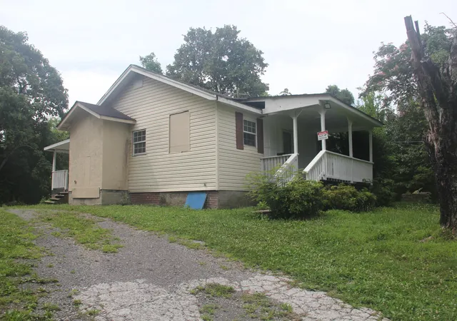Homes for sale in Rossville, GA | 430 Hogan Rd, Rossville, GA 30741 | MLS# 1537621