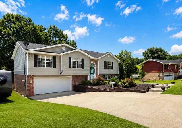 3rd image of 8618 Brookshadow Dr, Hixson, TN 37343 | MLS# 1537708