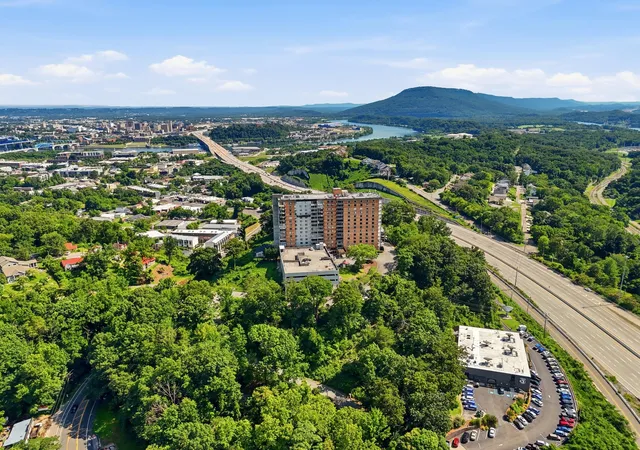 Homes for sale in Chattanooga, TN | 1131 Stringers Ridge Road, Chattanooga, TN 37405 | Houzeo