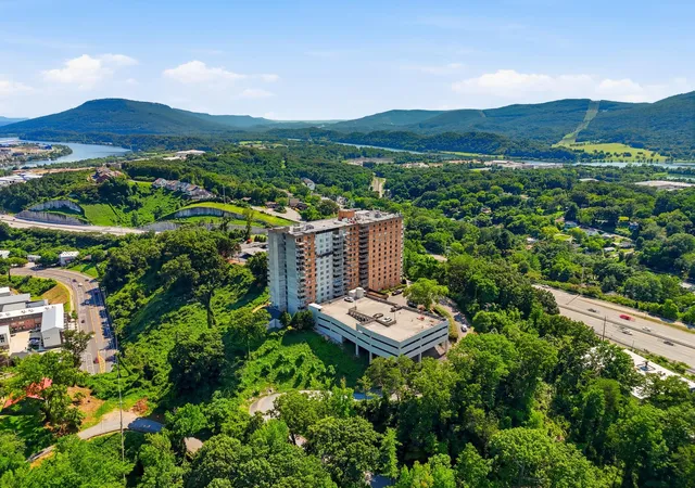 Homes for sale in Chattanooga, TN | 1131 Stringers Ridge Rd #5a, Chattanooga, TN 37405 | MLS# 1537577