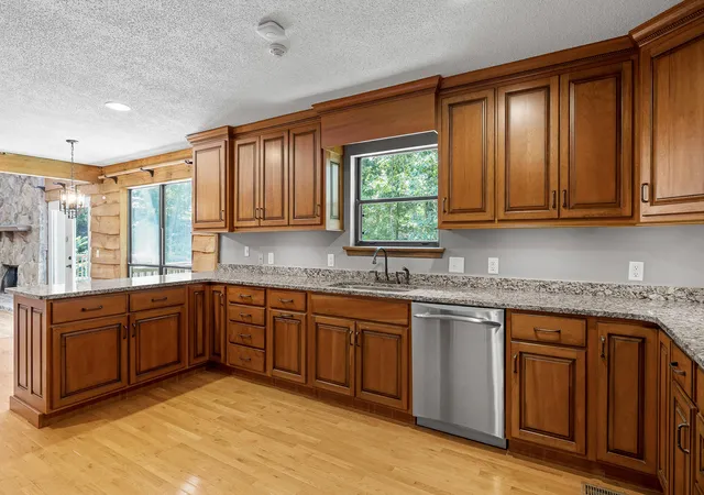 Homes for sale in Hixson, TN | 2040 Rock Bluff Rd, Hixson, TN 37343 | MLS# 1537607