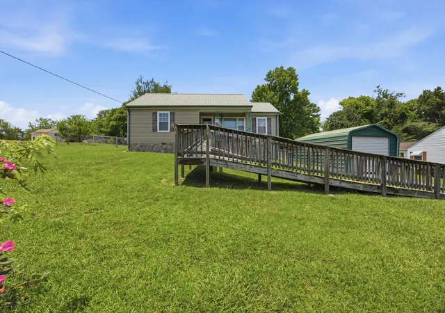 Homes for sale in Rossville, GA | 921 Garden St, Rossville, GA 30741 | MLS# 1538031