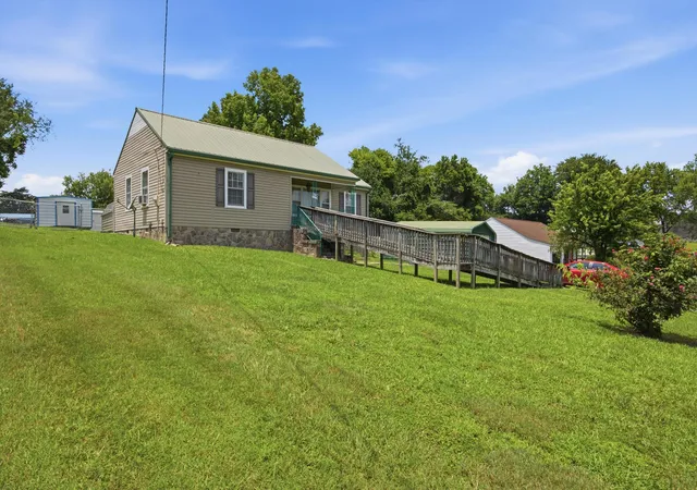 Homes for sale in Rossville, GA | 921 Garden St, Rossville, GA 30741 | MLS# 1538031