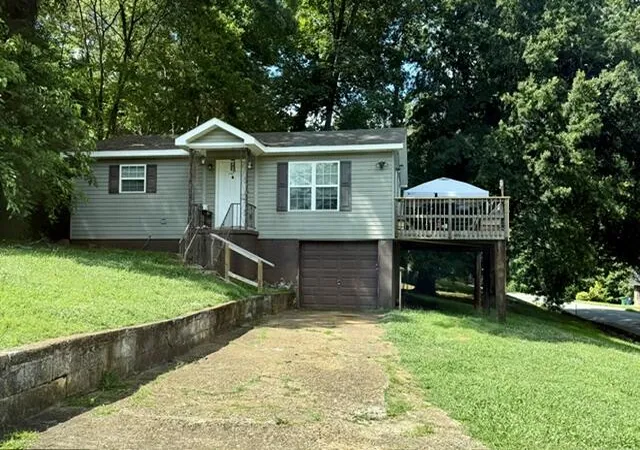 Homes for sale in Chattanooga, TN | 4134 E Ridge Dr, Chattanooga, TN 37412 | MLS# 1538263