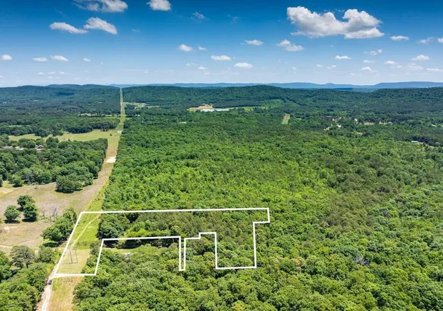 Photo 3 of Sale Pending at 7 Dunwoody Rd, La Fayette, GA 30728 | MLS# 1537700 | Listing updated on 2026-09-30