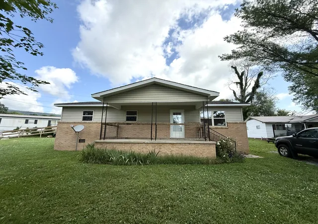 Homes for sale in Pikeville, TN | 144 Buckshot Ln, Pikeville, TN 37367 | MLS# 1537710