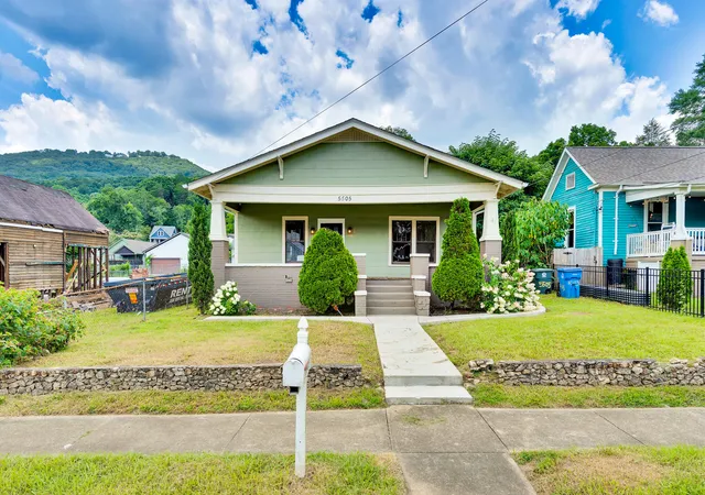 Photo 2 of Single family home for sale at 5505 Saint Elmo Ave, Chattanooga, TN 37409 | MLS# 1537808 | Listing updated on 2026-08-23