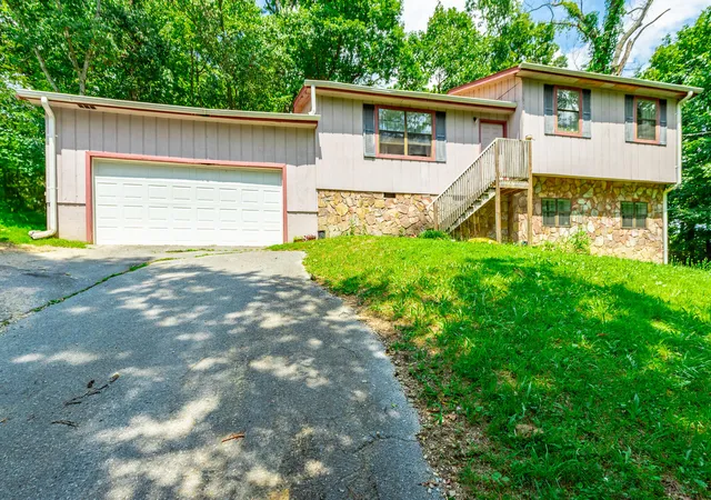 Photo 2 of Sale Pending at 1315 Coffelt Rd, Hixson, TN 37343 | MLS# 1537756 | Listing updated on 2026-07-22