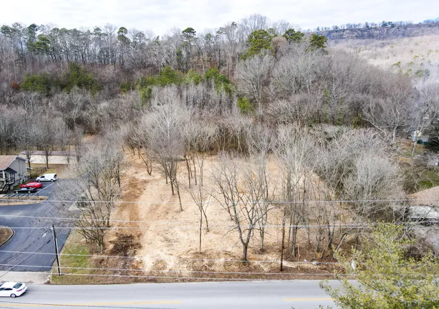Photo 1 of Land for sale at 925 Mountain Crk Rd, Chattanooga, TN 37405 | MLS# 1537779 | Listing updated on 2026-06-30