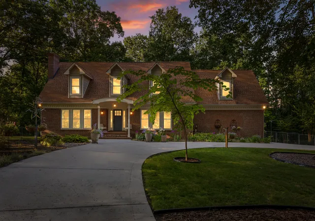 Homes for sale in Signal Mountain, TN | 12 Old Hickory Ln, Signal Mountain, TN 37377 | MLS# 1537886