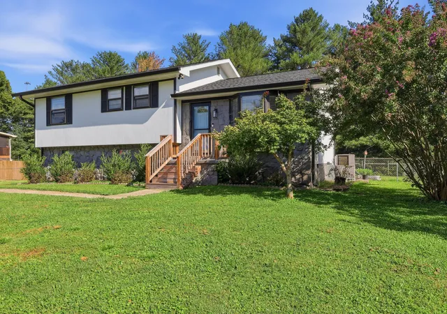 Photo 3 of Single family home for sale at 7327 Sterling Rd, Hixson, TN 37343 | MLS# 1538169 | Listing updated on 2026-09-26