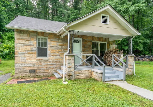 Homes for sale in Soddy Daisy, TN | 10209 Card Rd, Soddy Daisy, TN 37379 | MLS# 1538041