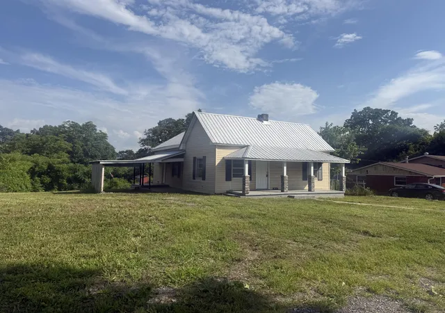 Homes for sale in Bridgeport, AL | 617 Ehrich Ave, Bridgeport, AL 35740 | MLS# 1537948