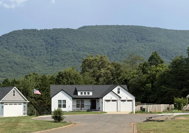 Homes for sale in Benton, TN | 110 Waterstone Ct, Benton, TN 37307 | MLS# 1537936