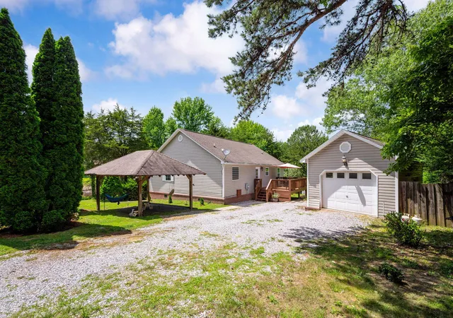 Homes for sale in Rising Fawn, GA | 213 S Moore Rd, Rising Fawn, GA 30738 | MLS# 1538024