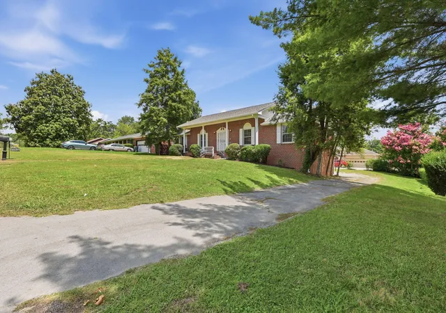 2nd image of 3833 Pin Oak Ter, Chattanooga, TN 37411 | MLS# 1538058