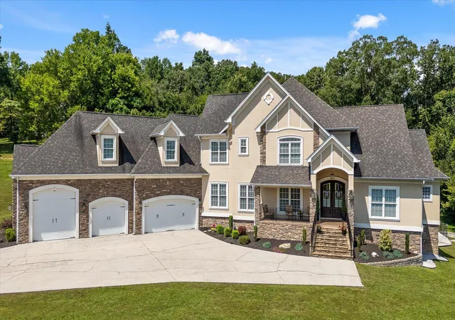 Homes for sale in Hixson, TN | 2023 River Bluff Dr, Hixson, TN 37343 | MLS# 1538092