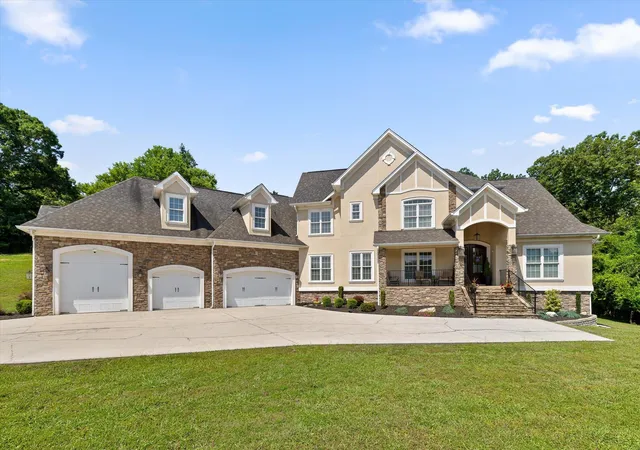 Homes for sale in Hixson, TN | 2023 River Bluff Dr, Hixson, TN 37343 | MLS# 1538092
