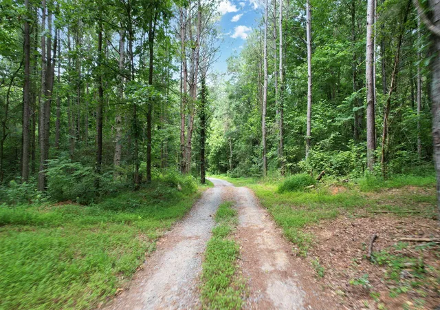 3rd image of 686 Welcome Valley Rd, Benton, TN 37307 | MLS# 1538036