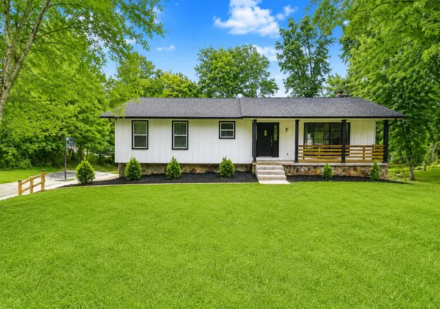 Homes for sale in Hixson, TN | 1922 Preswood Dr, Hixson, TN 37343 | MLS# 1538074
