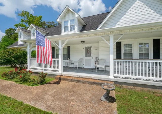 Homes for sale in La Fayette, GA | 1417 W Wn Main St, La Fayette, GA 30728 | MLS# 1538075