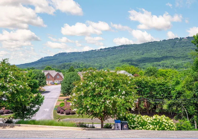 Homes for sale in Chattanooga, TN | 643 W View Rd, Chattanooga, TN 37415 | MLS# 1538080