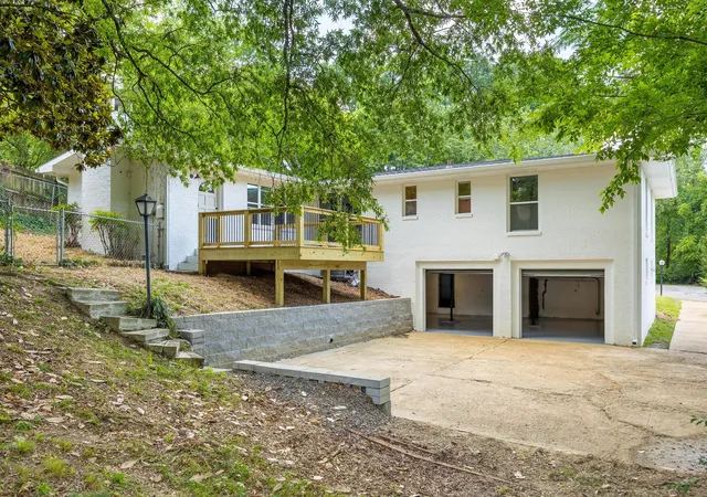 Photo 3 of Sale Pending at 842 Brookfield Ave, Chattanooga, TN 37412 | MLS# 1538084 | Listing updated on 2026-09-10
