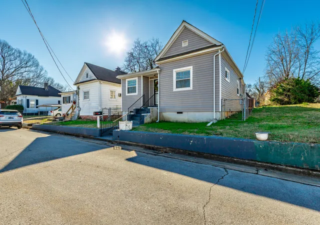 Homes for sale in Chattanooga, TN | 1908 Cleveland Ave, Chattanooga, TN 37404 | MLS# 1538094
