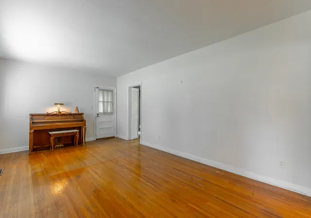 Photo 3 of Sale Pending at 837 Linden Hall Rd, Chattanooga, TN 37415 | MLS# 1538099 | Listing updated on 2026-07-15