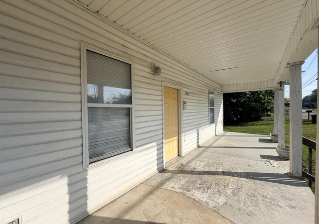 Photo 3 of Sale Pending at 1111 S Willow St, Chattanooga, TN 37404 | MLS# 1538172 | Listing updated on 2026-08-19