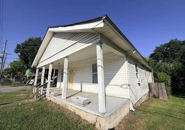 Photo 3 of Sale Pending at 1111 S Willow St, Chattanooga, TN 37404 | MLS# 1538172 | Listing updated on 2026-08-19