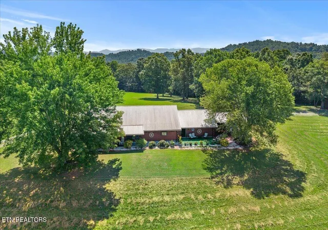 Homes for sale in Tellico Plains, TN | 910 Reagan Valley Rd, Tellico Plains, TN 37385 | MLS# 1538140