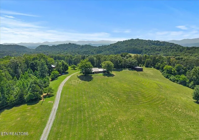 Homes for sale in Tellico Plains, TN | 910 Reagan Valley Rd, Tellico Plains, TN 37385 | MLS# 1538140