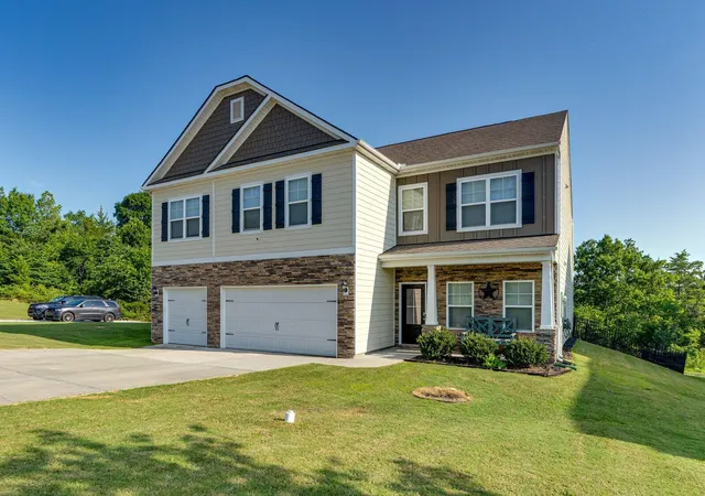 Homes for sale in Fort Oglethorpe, GA | 646 Lakeshore Dr, Fort Oglethorpe, GA 30742 | MLS# 1538161