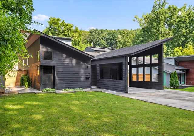 Photo 1 of Single family home for sale at 1767 White Oak Rd, Chattanooga, TN 37415 | MLS# 1538324 | Listing updated on 2026-10-05