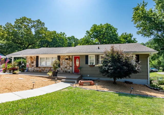Photo 1 of Single family home for sale at 526 Semi Cir, Chattanooga, TN 37415 | MLS# 1538327 | Listing updated on 2026-09-10