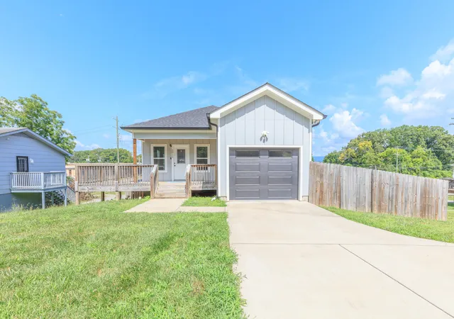 Photo 1 of Single family home for sale at 2015 N Chamberlain Ave, Chattanooga, TN 37406 | MLS# 1538286 | Listing updated on 2026-08-29