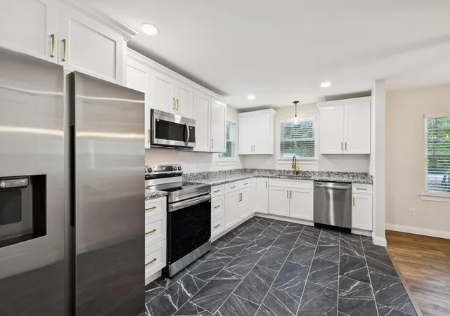 Photo 4 of Single family home for sale at 6150 E Brainerd Rd, Chattanooga, TN 37421 | MLS# 1538287 | Listing updated on 2026-09-12
