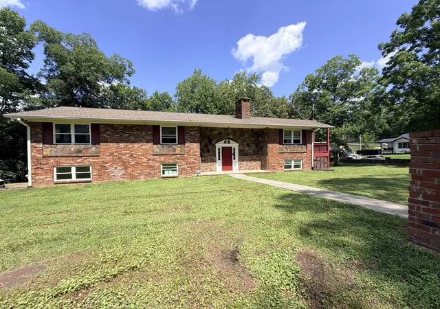 Homes for sale in Rossville, GA | 812 Orchard Ter, Rossville, GA 30741 | MLS# 1538328
