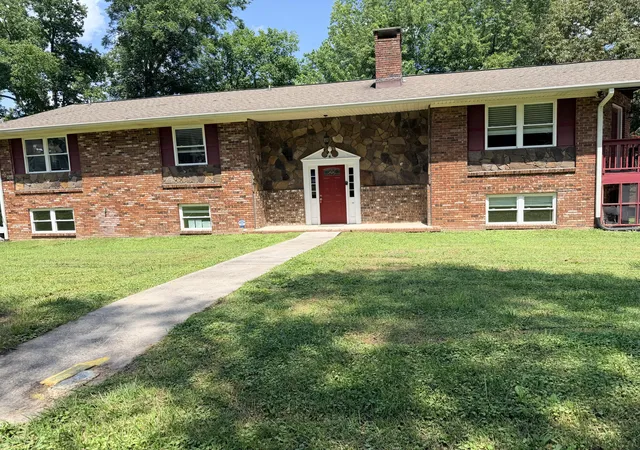 Homes for sale in Rossville, GA | 812 Orchard Ter, Rossville, GA 30741 | MLS# 1538328