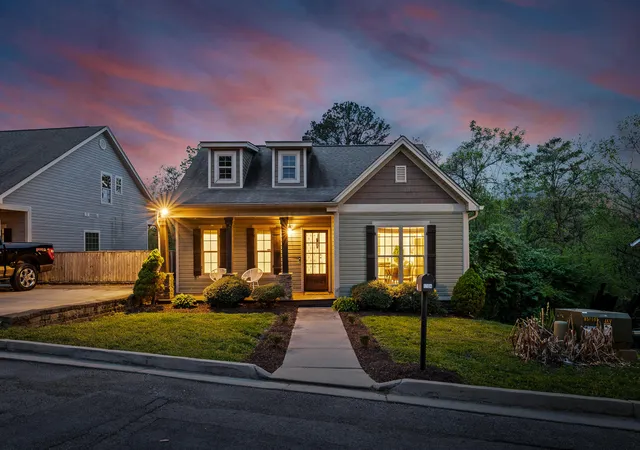Photo 3 of Single family home for sale at 1104 Westwood Ave, Chattanooga, TN 37405 | MLS# 1538376 | Listing updated on 2026-10-11