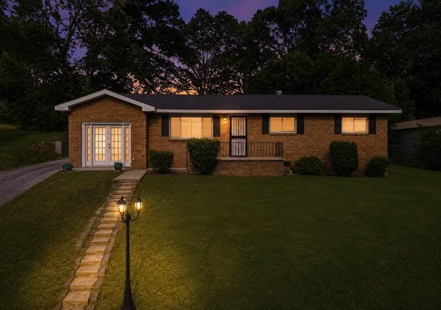 Photo 2 of Sale Pending at 7820 Rosemary Cir, Chattanooga, TN 37416 | MLS# 1538423 | Listing updated on 2026-09-11