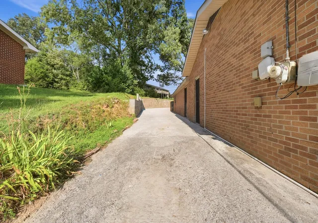 Photo 2 of Sale Pending at 7820 Rosemary Cir, Chattanooga, TN 37416 | MLS# 1538423 | Listing updated on 2026-09-11